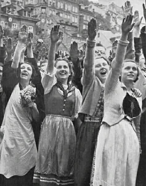 53608541_10213955631064214_521378591301173248_n