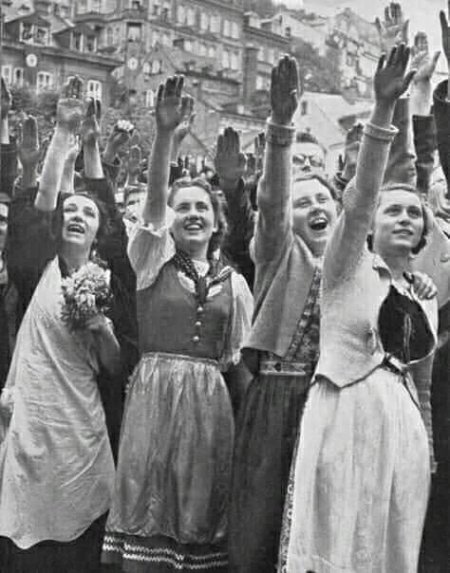 53608541_10213955631064214_521378591301173248_n